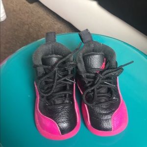 Gently used toddler shoes size 5